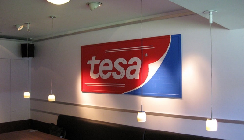 Bild 2- Tesa Logo aus Klebeband- Tape Art Auftrag- Ostap 2016